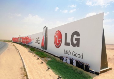LG-sets-Guinness-World-Record-with-this-gigantic-G3-ad