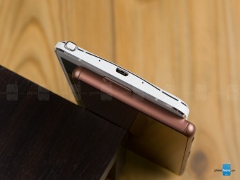 Samsung-Galaxy-Note-4-vs-Sony-Xperia-Z3-006